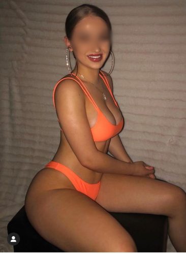 Macera Dolu bir Escort Deneyimi için Erdemli'nin Çarpıcı Kızı Aylin