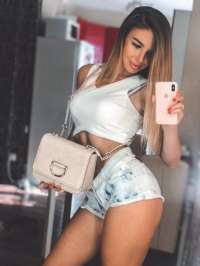Erdemli'deki Uzun Saçlı, Yeşil Gözlü Bayan Escort Ayşe: Size Aradığınız Deneyimi Sunmaya Hazır